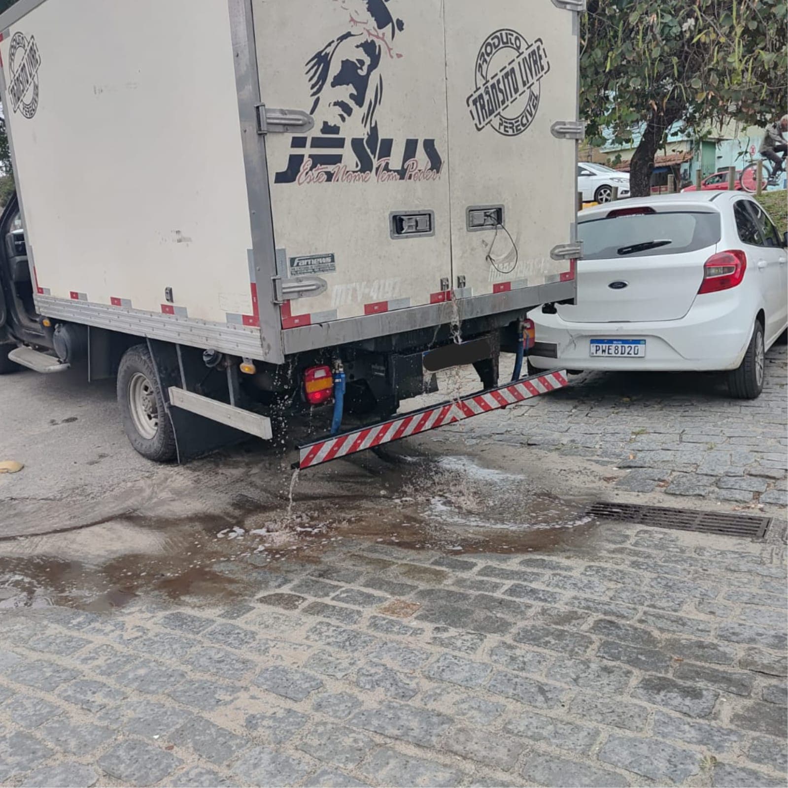 Prefeitura de Cabo Frio flagra despejo irregular de resíduos no Mercado do Peixe