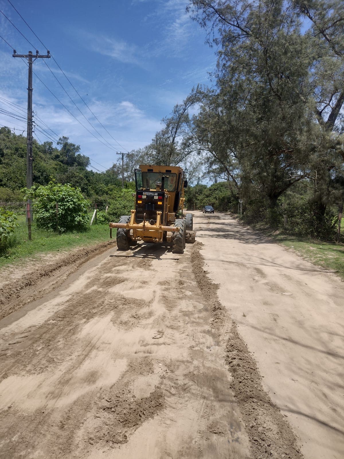 Secretaria de Serviços Públicos realiza patrolamento em vias de acesso ao Centro de Arraial do Cabo